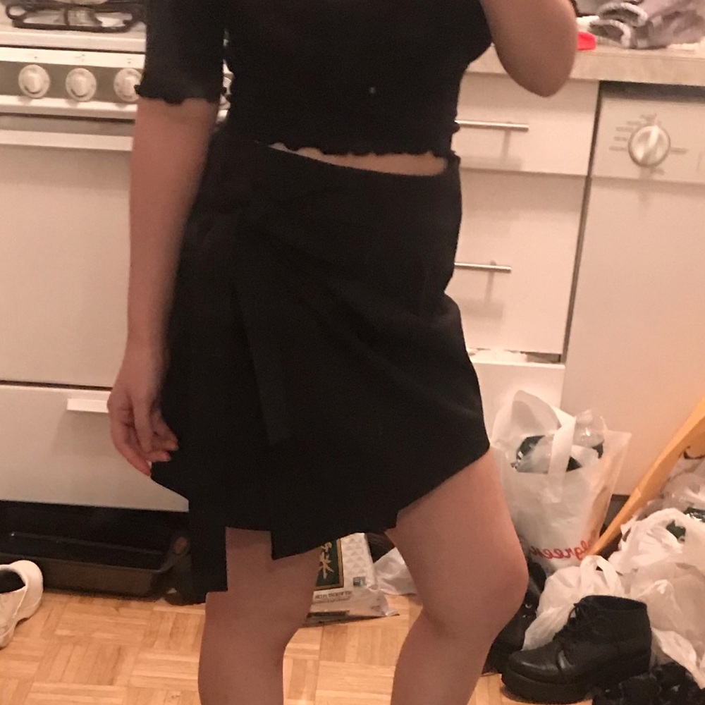 Theory Wrap Tie Skirt with button enclosure